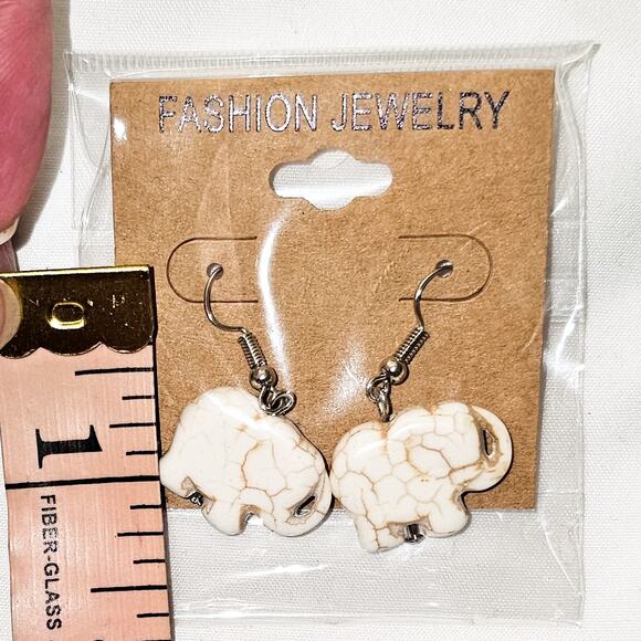 Boutique New handcarved semiprecious howlite elephant earrings - Picture 3 of 7